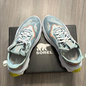EUC SOREL KINETIC BREAKTHRU DAY LACE. Size 7.5/Eu 38.5.